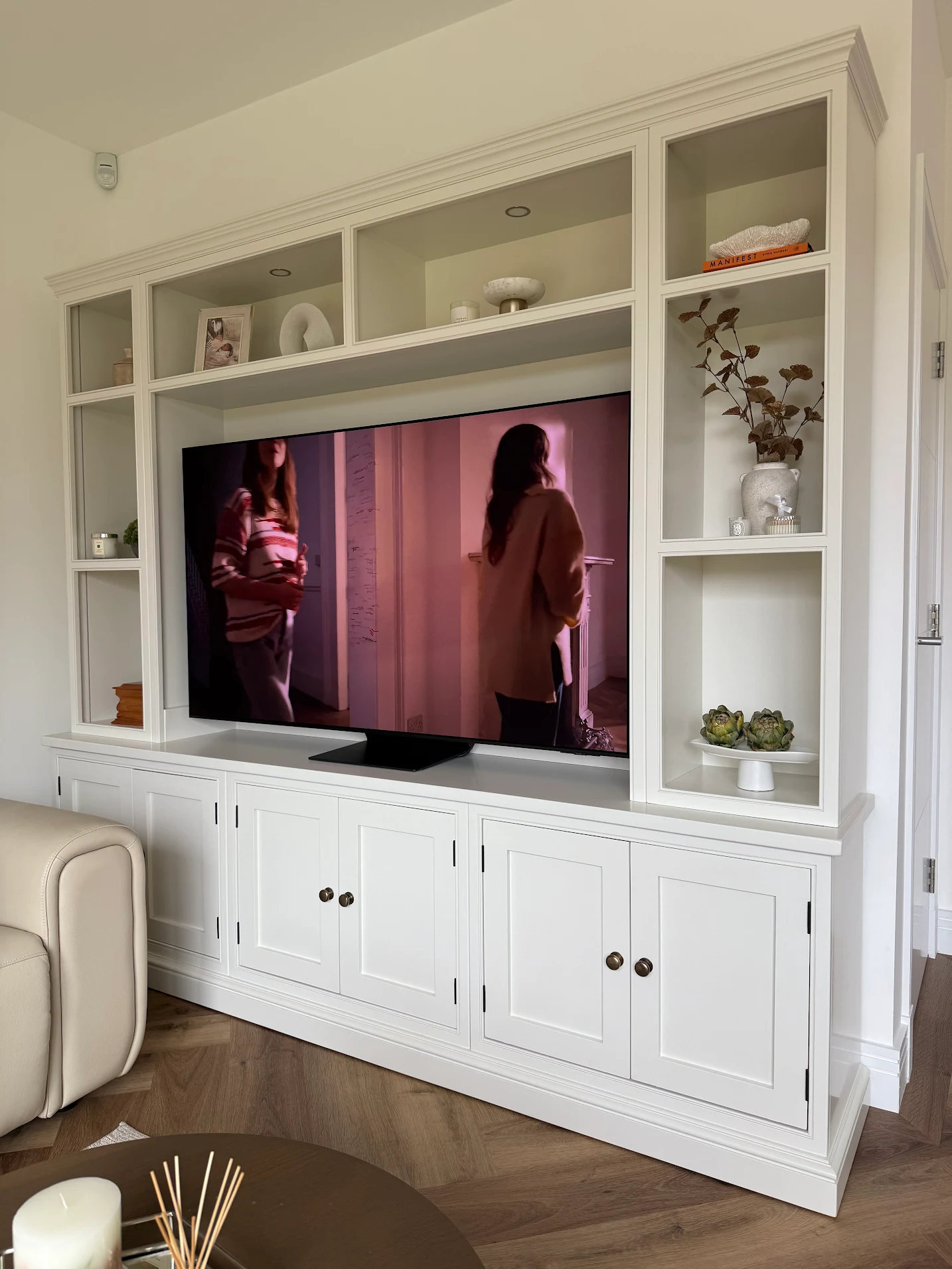 2.4m Shaker Beaded 6 Door Media Wall | LED Lighting